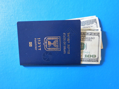 以色列护照和在护照上投资的美元图片