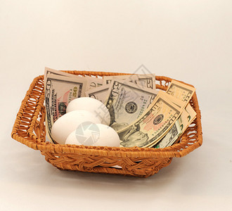 鸡蛋和钱都在同一个篮子里不要把所有的鸡蛋都放图片