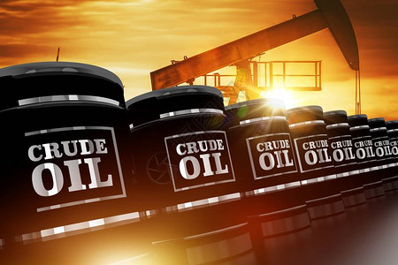 日落期间黑原油桶和油泵的原油贸易概念背景图片