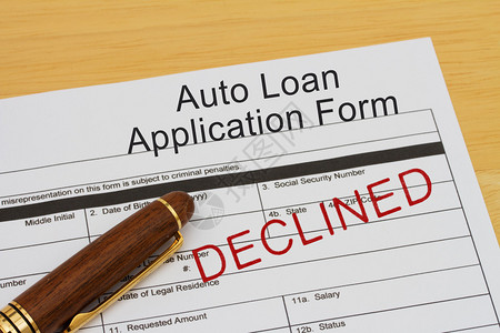 自动贷款申请表上贴了下印章和图片