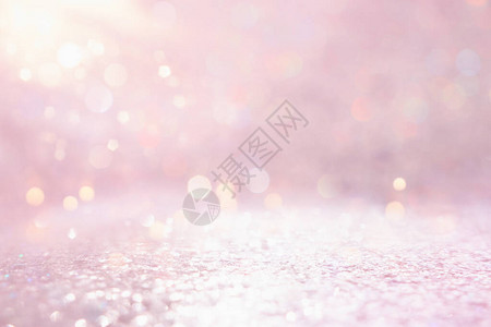 银色和粉红色闪光复古灯背景散焦图片