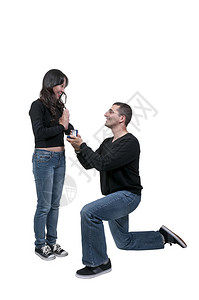 有婚戒的男人求婚的男图片
