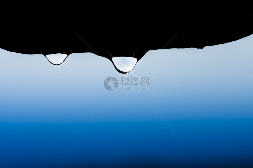 雨季从避难所滴落图片