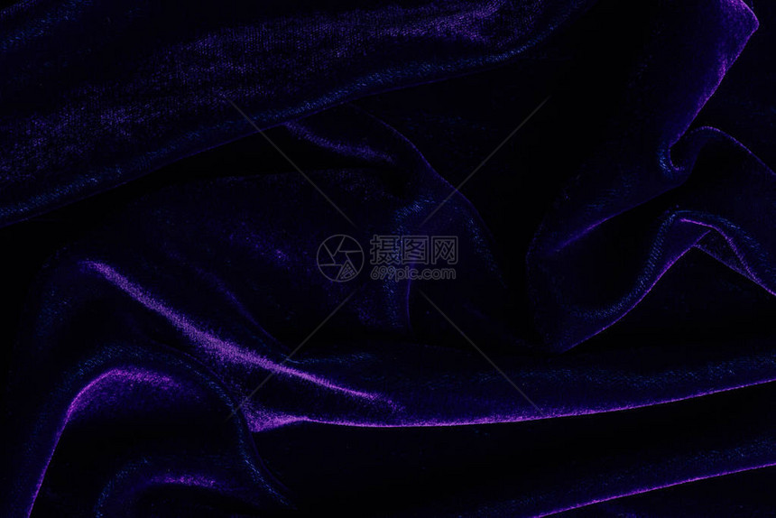 深紫色纺织品为背图片