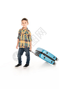 快乐的小男孩带着行李箱准备出行图片