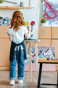红发小子在画布背景图片