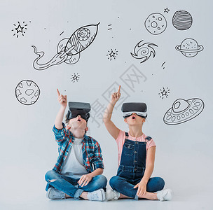 临时儿童在坐地板上时使用虚拟现实头耳机背景图片
