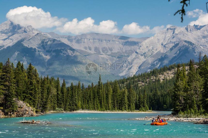 加拿大艾伯塔省加拿大洛基山脉Canmorore附近Banff公园夏季在BowRi图片