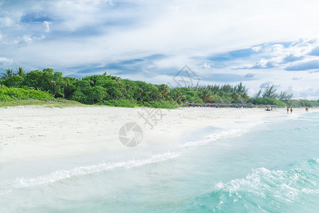 古巴白色沙滩海洋和蓝天空背景令人非常愉快图片