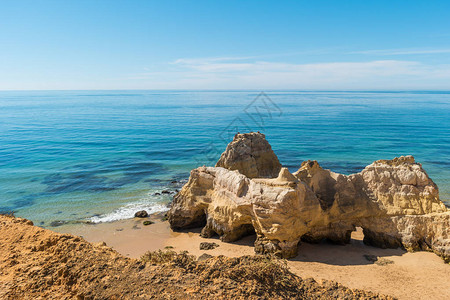 这个海滩是Algarve著名旅游区的一部分图片
