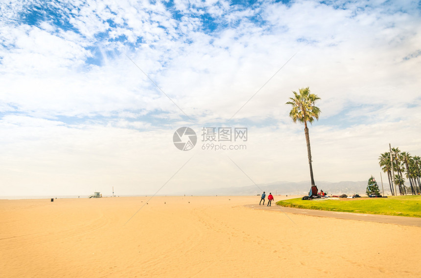 在阳光明媚的日子里威尼斯海滩圣莫妮卡附近的世界著名地方洛杉矶地区图片