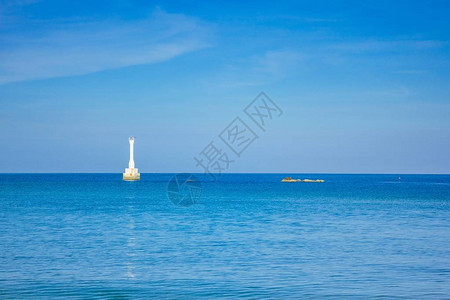 在海滩和海的日出图片