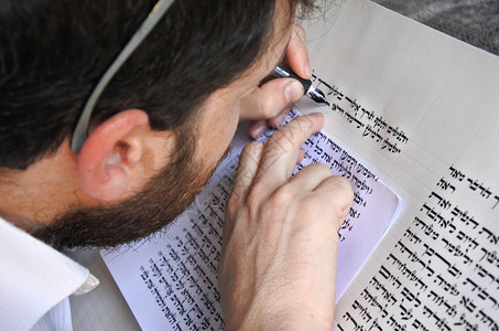 Sofer写了一个seferTorah在Torah的613条诫命中图片