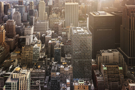 美国日落时纽约市与城市摩天背景图片