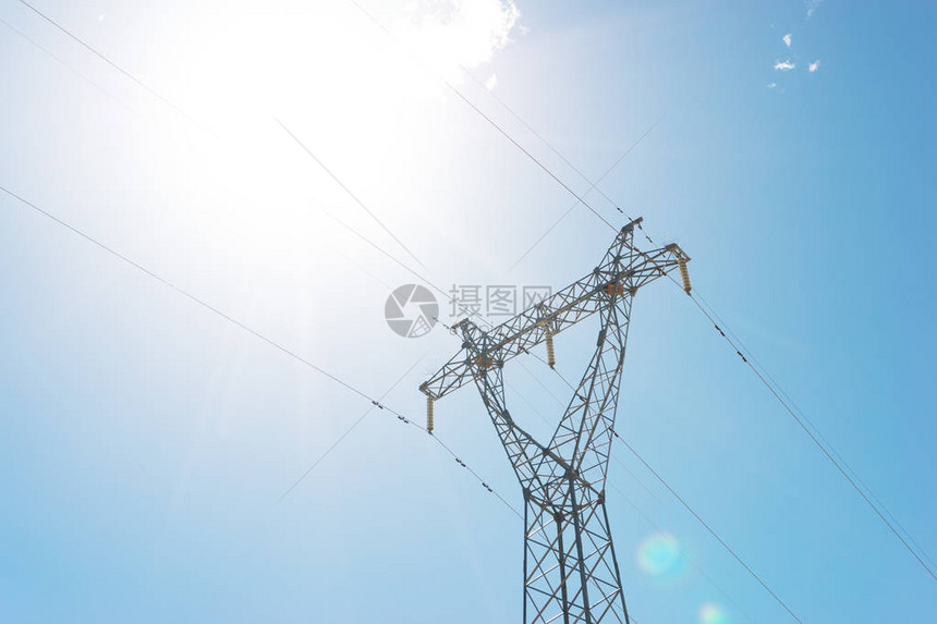 高电压输电塔或电塔电象网和配电图片