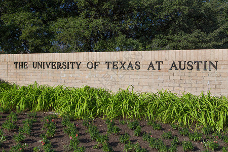 德克萨斯大学校园的入口标志图片
