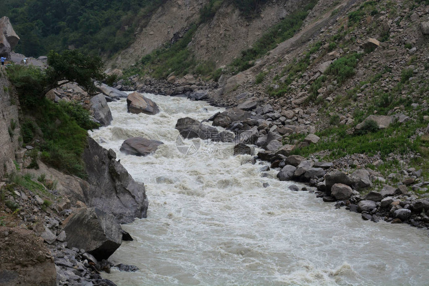 道里甘加河是恒河六源流之一它在北阿坎德邦Joshimath山脚下的Vishnuprayag与Alaknan图片