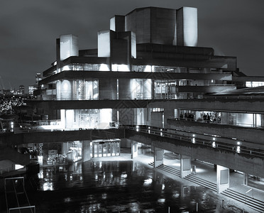 伦敦皇家国剧院的夜景图片