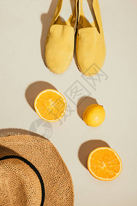草帽柠檬橙色切片和黄色时图片