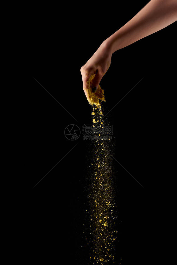 黑底黄色胡利粉末的黄辣椒粉喷洒图片