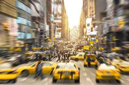 日落前在曼哈顿市中心第7次凌晨7点与黄色出租车及熔锅人一起赶时图片