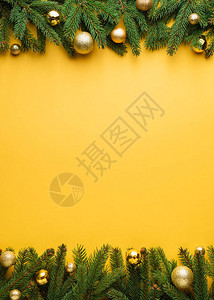 黄色背景的圣诞装饰边界Fir支图片