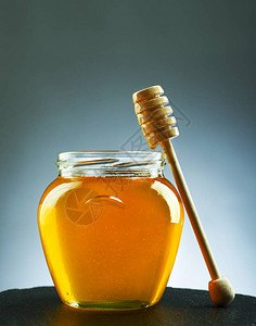 蜂蜜罐和蜂蜜勺图片