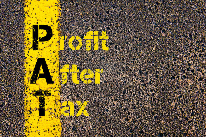 会计业务在标有黄油漆线的公路上的税后利润概念图象Acron图片