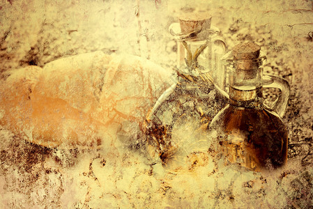 复古背景上的特级初榨橄榄油和面包图片