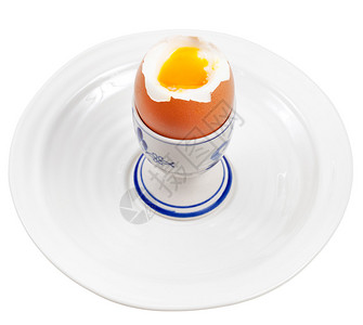 白板上的鸡蛋杯中的浅煮蛋白板图片
