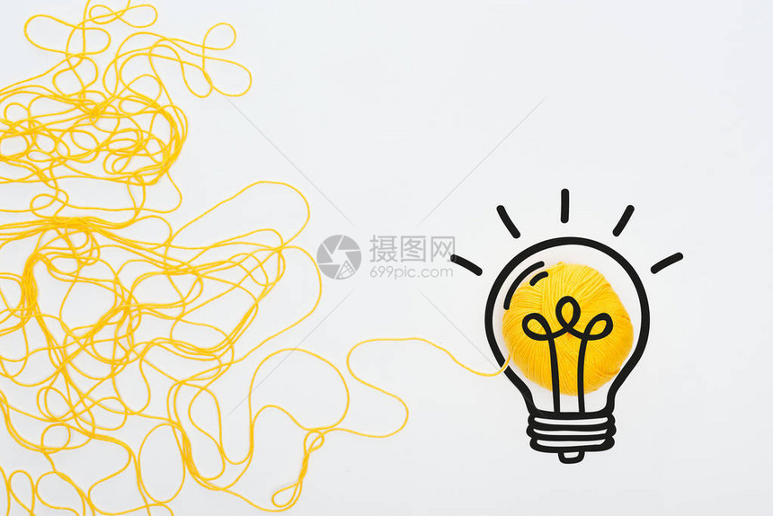 黄色编织球附近的灯泡插图图片