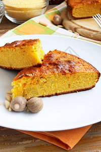 甜的蛋糕片玉米面背景图片