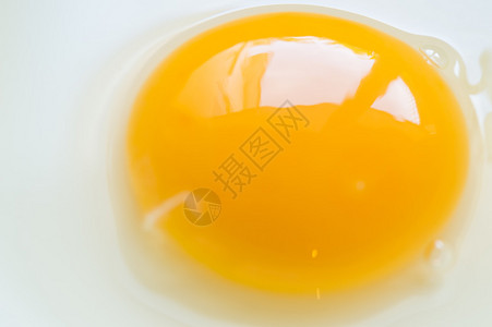 碗里的生黄蛋黄图片