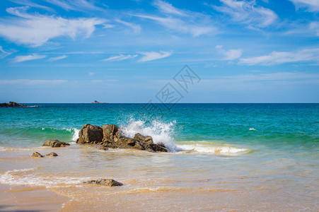 海中美丽的海浪图片