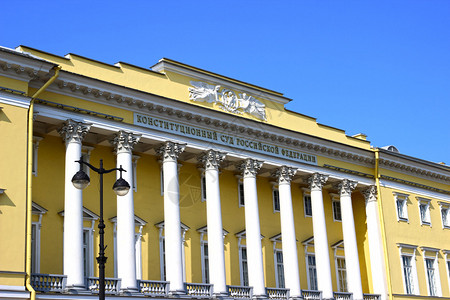 在蓝天背景下在圣彼得堡建造俄背景图片