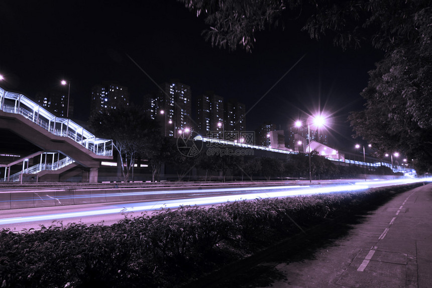 夜间在香港高速公图片