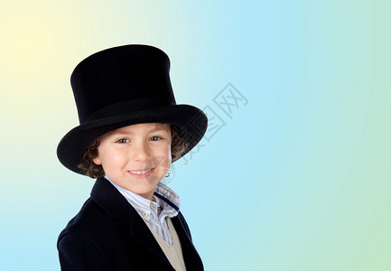 可爱的孩子戴着黑色礼帽在蓝色和黄色图片