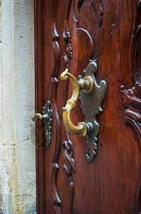 教堂门上的Vitnage经典金色门把手图片