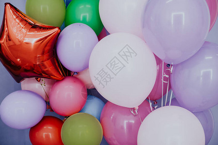 不同颜色的气球和节假日1图片