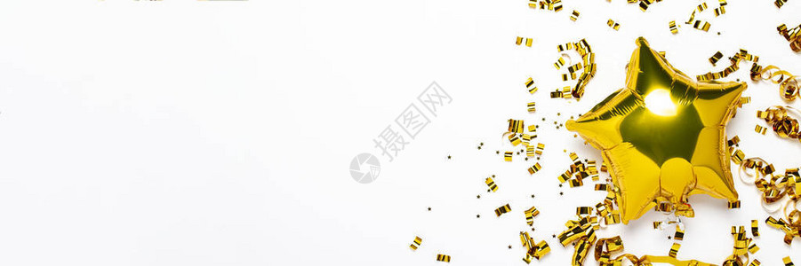 白色背景上的金色气球星和五彩纸屑形状节日派对生日装饰的概念横幅图片
