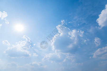 白天的云和天空图片
