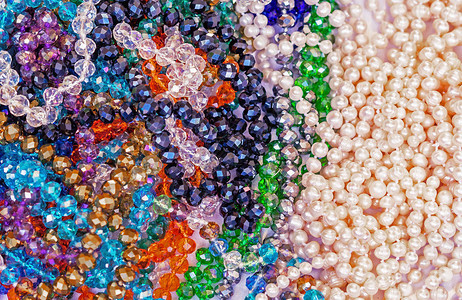 珠子和手镯由天然宝石制成来自稀图片