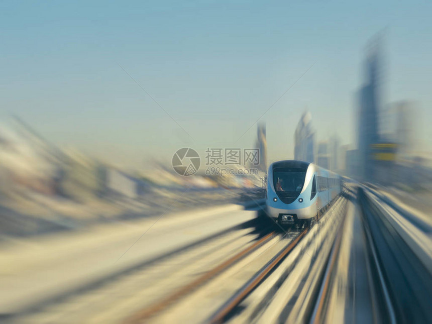 迪拜单轨铁路和摩天大楼的图片智能手机上迪拜市中心地铁道路和地铁列车的图片阿拉图片