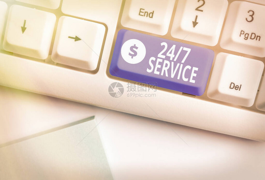 显示24或7Service总是可以随时不间断地为运行服务的商业概念图片