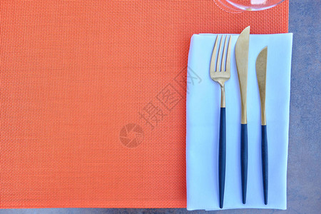 一套餐具特写叉子和刀子图片