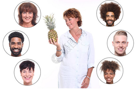 有菠萝和一系列种族间人种的图片