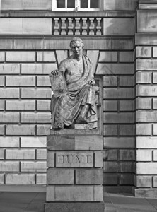 大卫休谟雕像在爱丁堡高清图片