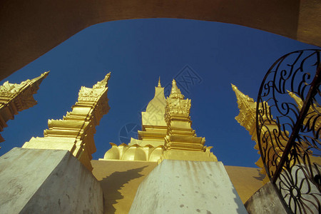 位于老挝南部老挝万象市的帕塔銮寺图片
