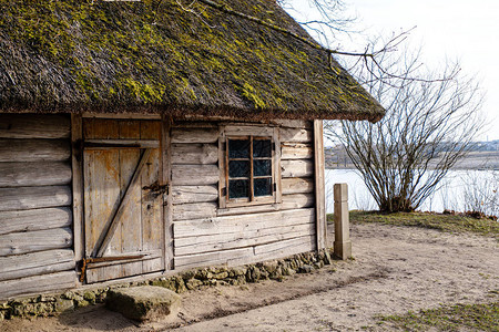 农村的旧木板建筑结构孤独和寂图片