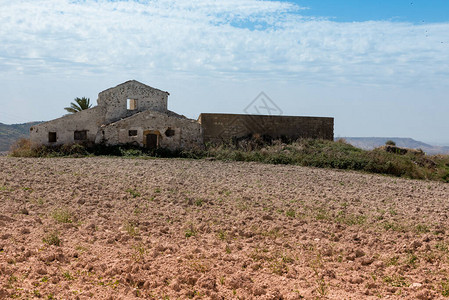 西里腹地的乡村建筑图片
